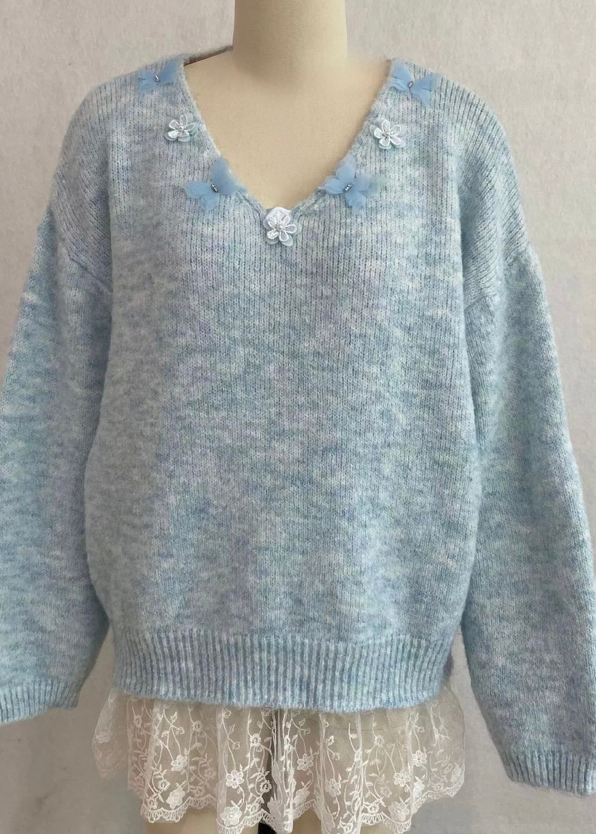 V-Neck Floral Applique Lace Hem Sweater